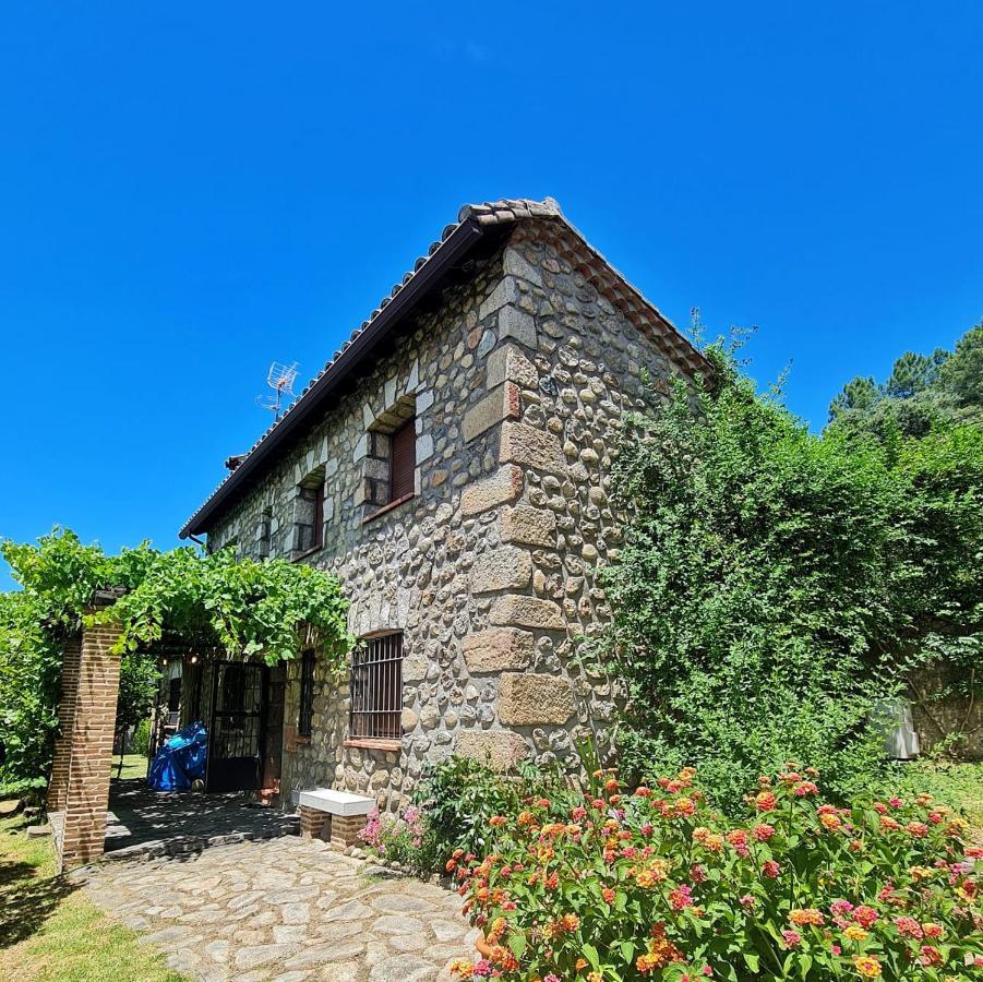 Casa Rural En Candeleda Con Piscina Y Un Maravilloso Jardin Exterior foto