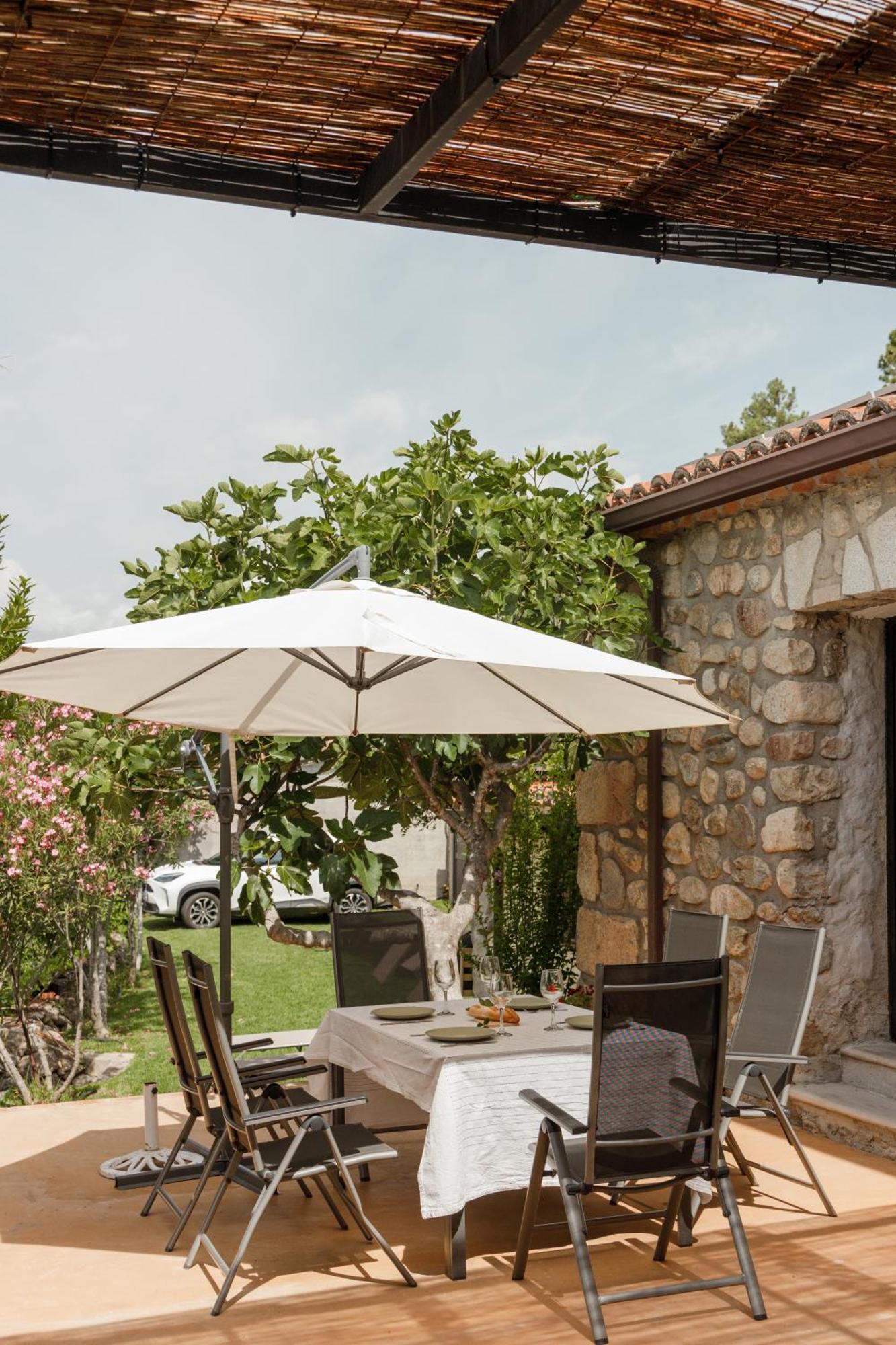 Casa Rural En Candeleda Con Piscina Y Un Maravilloso Jardin Exterior foto